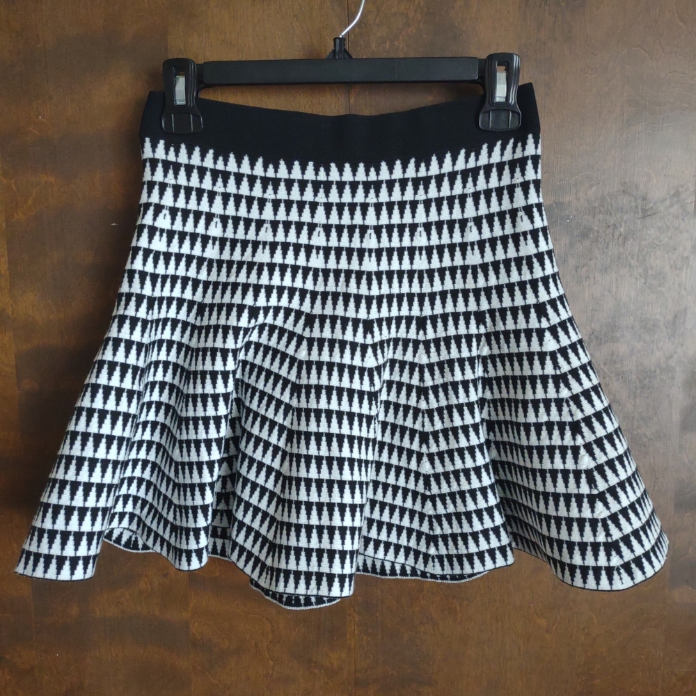 Forever 21 Women's Black&White Houndstooth Pull On Skirt || Medium